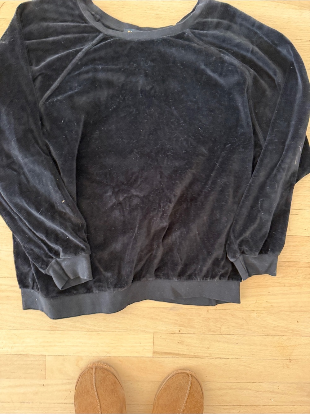 Suzi Kondi Black Velvet Crewneck Sweater m
